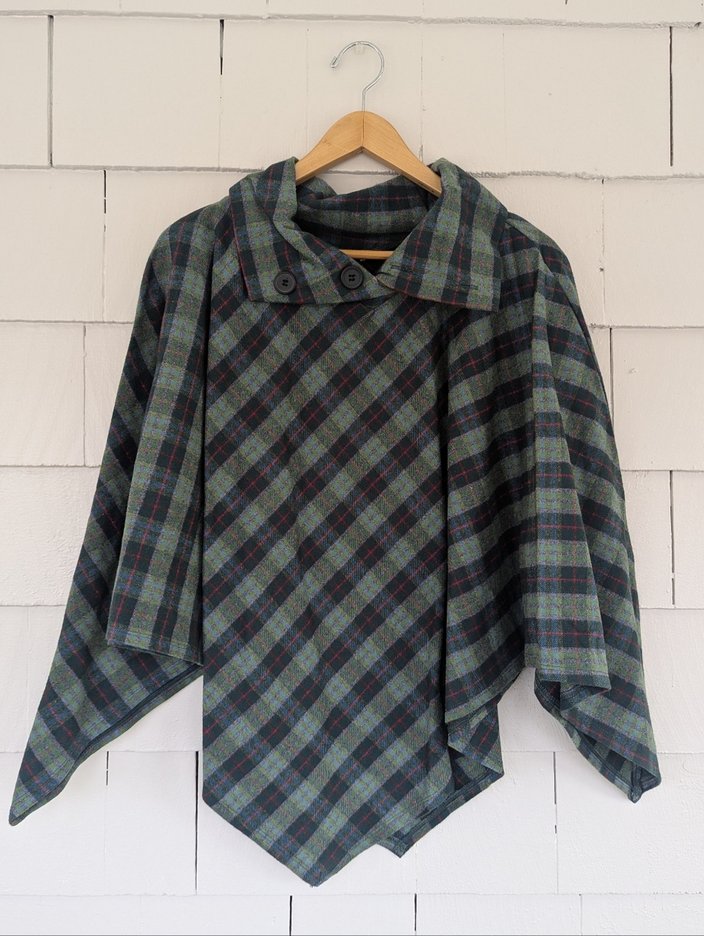 NWT The Vermont Flannel Co Green Plaid Poncho Size Small/Medium